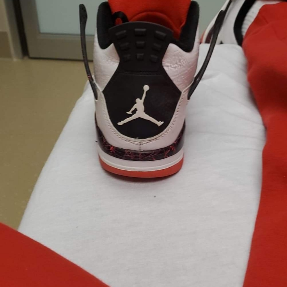 Retro 4s - Picture 2 of 3
